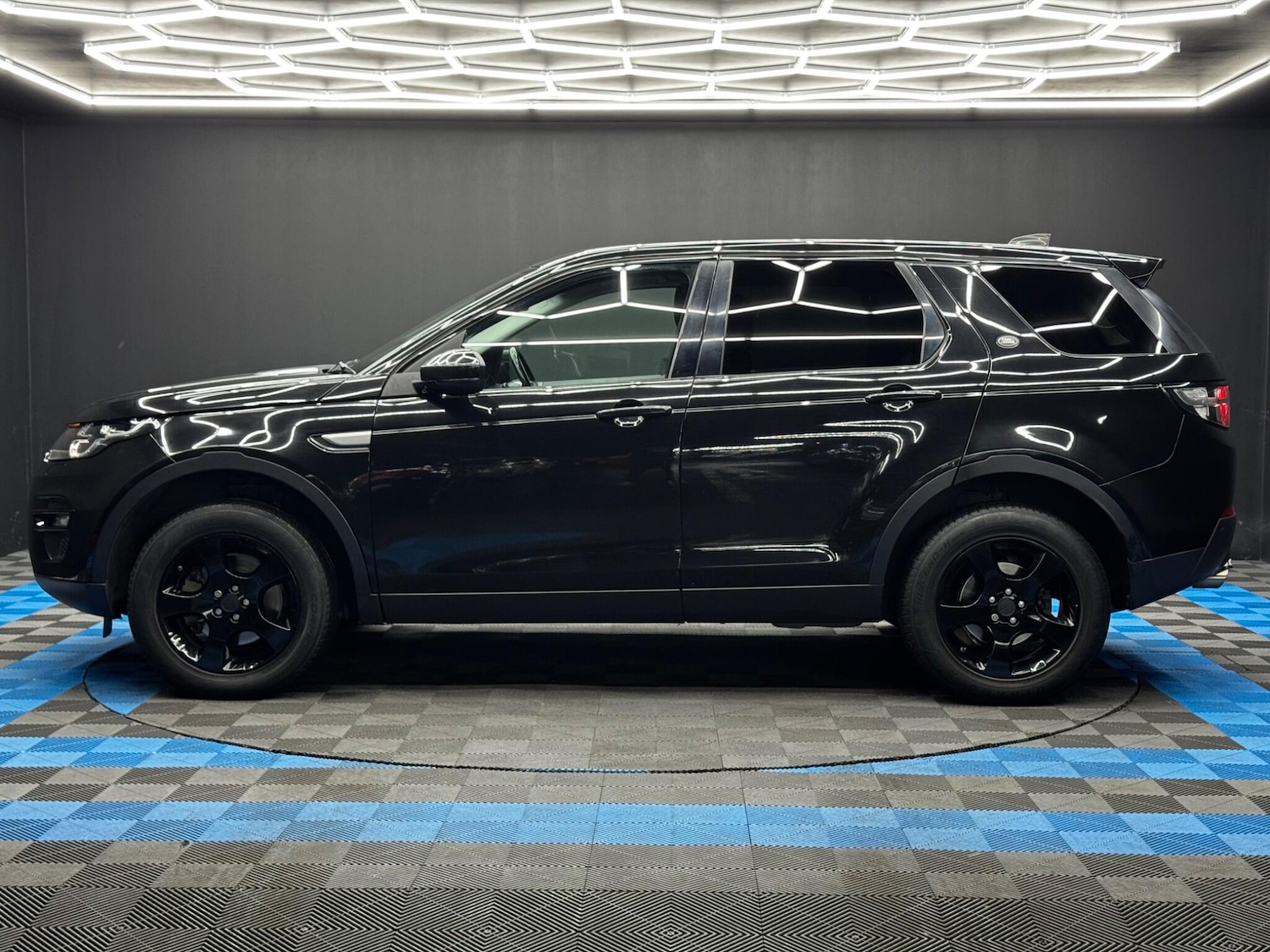 Used Land Rover Discovery Sport 2017 for sale - 76485292: Photo 8