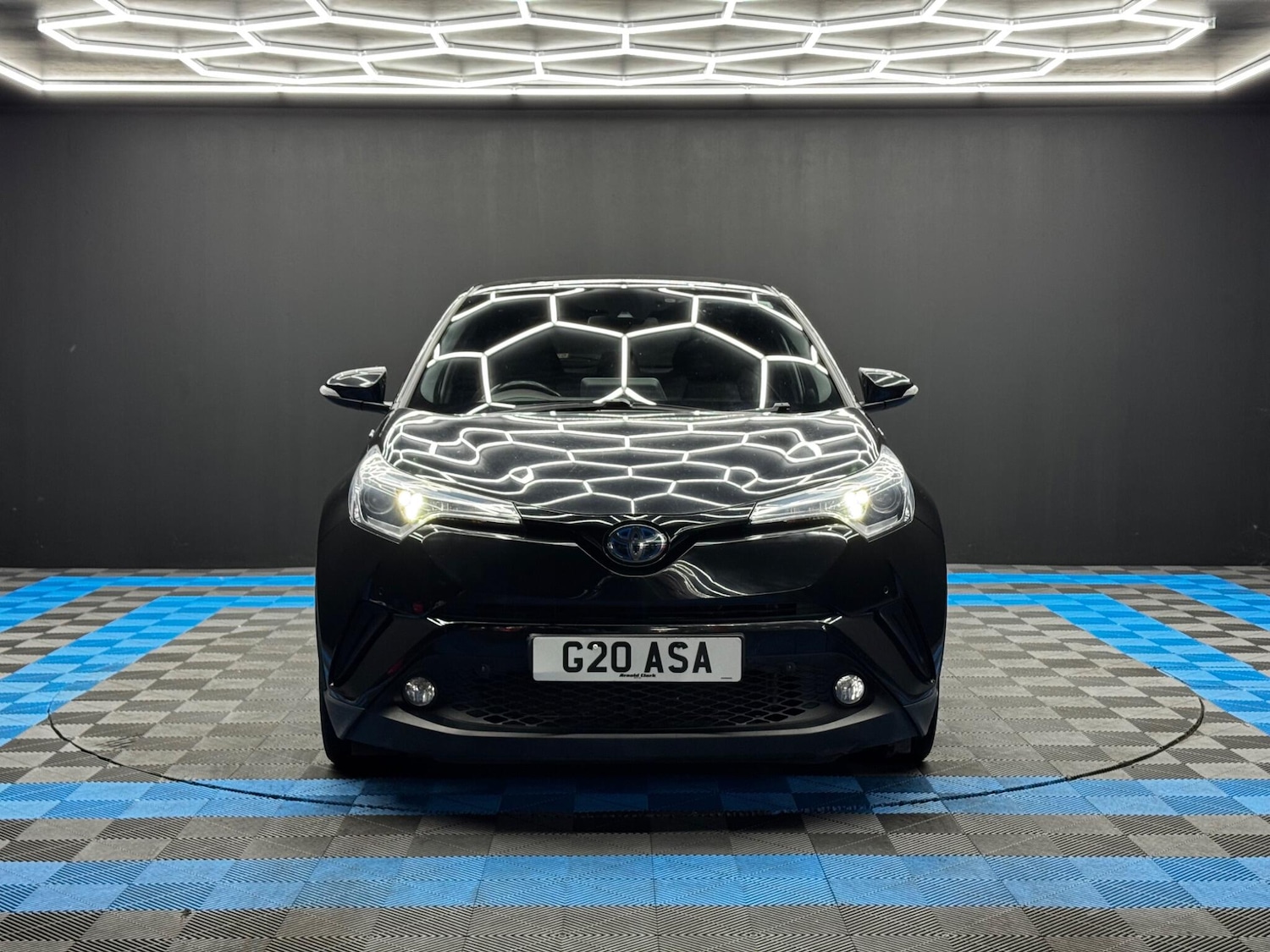 Used Toyota C-HR 2017 for sale - 76473708: Photo 2