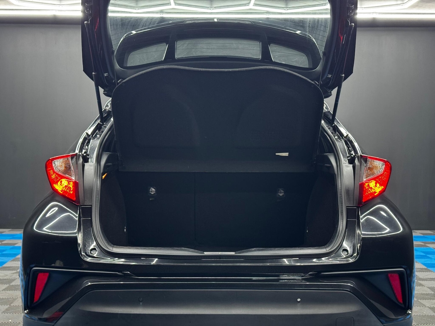 Used Toyota C-HR 2017 for sale - 76473708: Photo 33