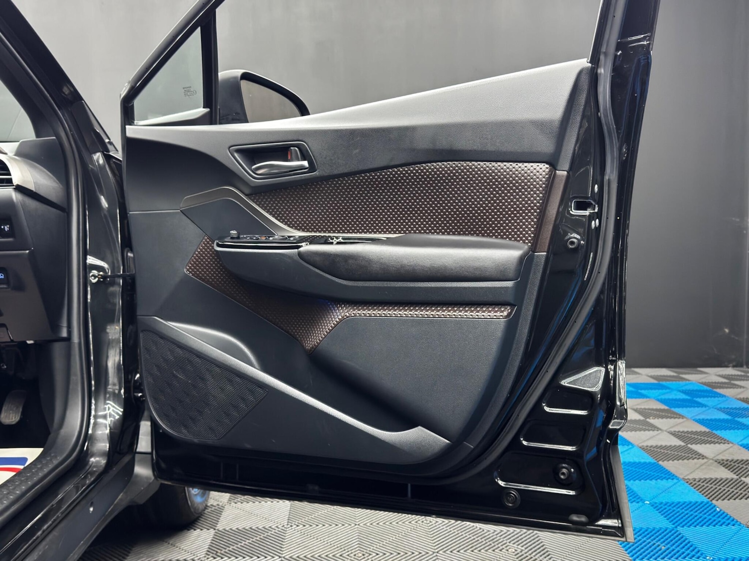 Used Toyota C-HR 2017 for sale - 76473708: Photo 34