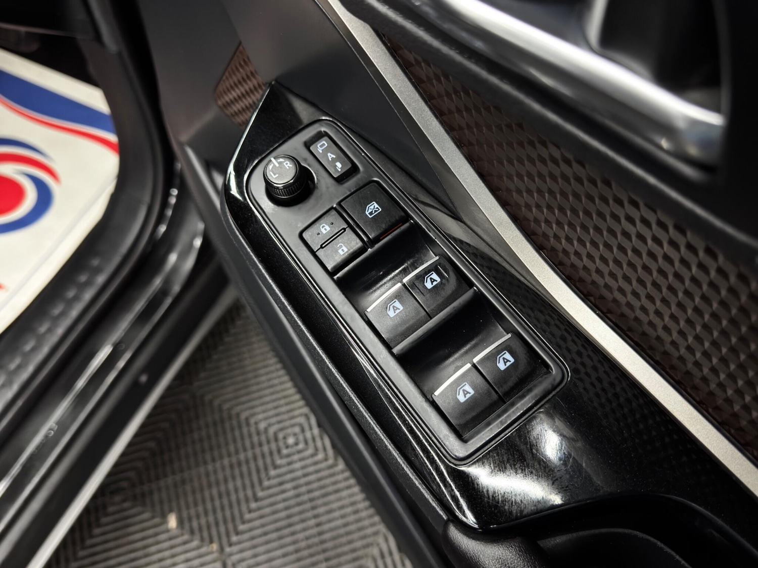 Used Toyota C-HR 2017 for sale - 76473708: Photo 35