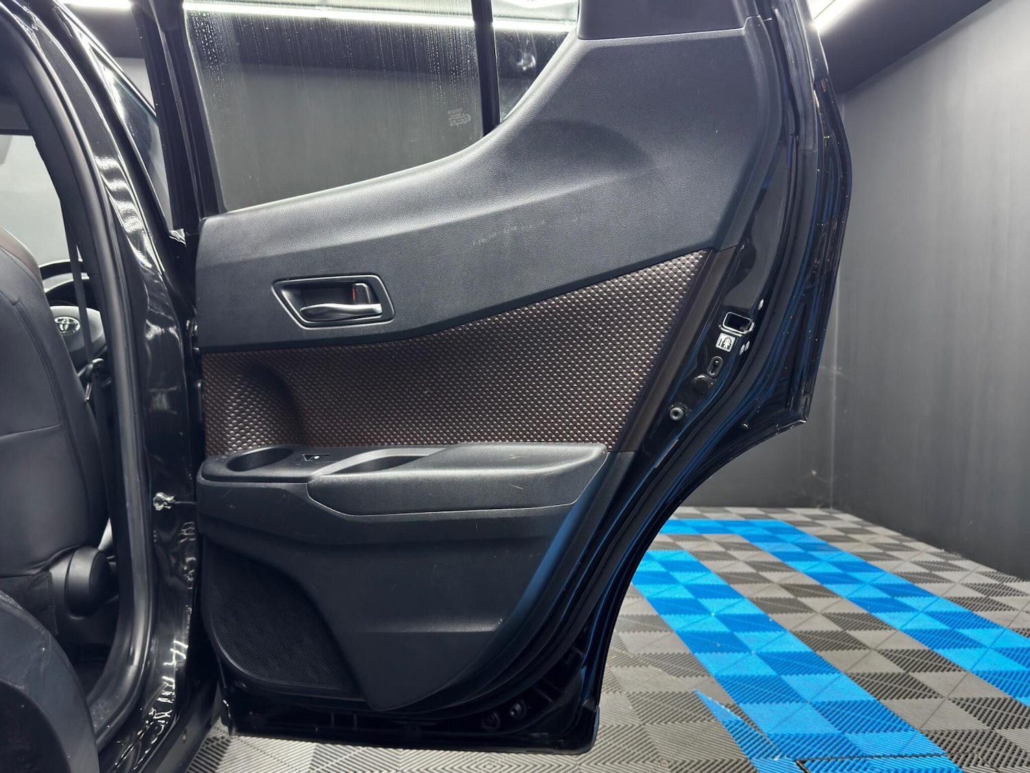 Used Toyota C-HR 2017 for sale - 76473708: Photo 36