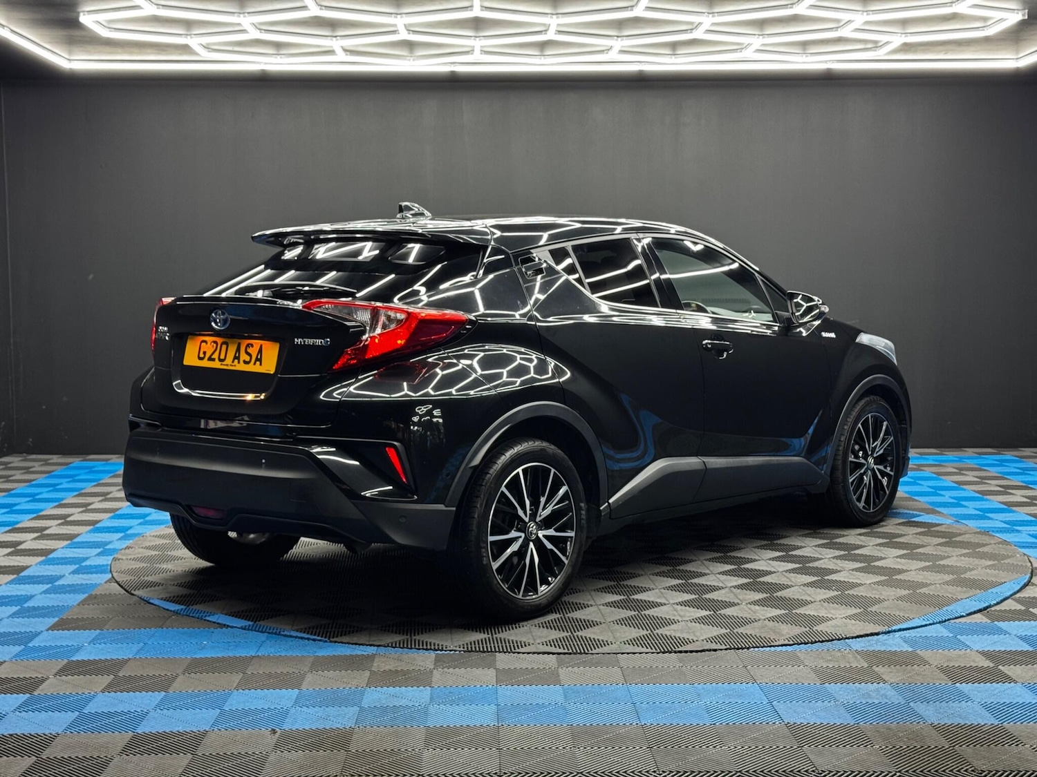 Used Toyota C-HR 2017 for sale - 76473708: Photo 5