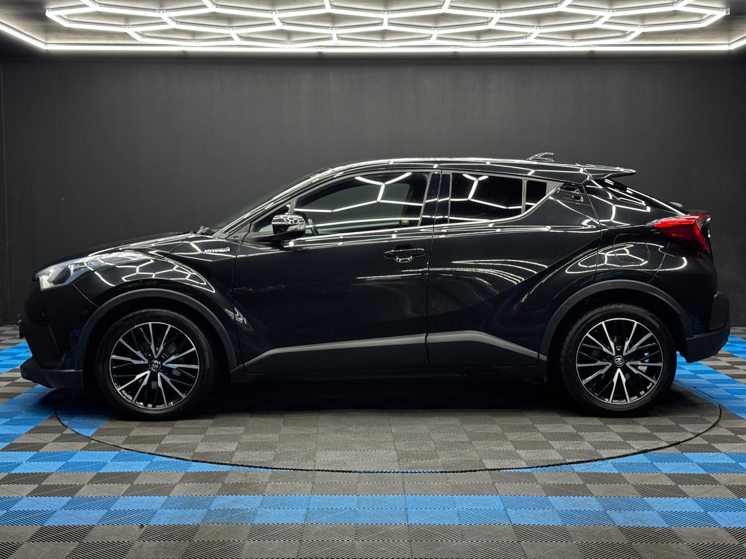 Used Toyota C-HR 2017 for sale - 76473708: Photo 8