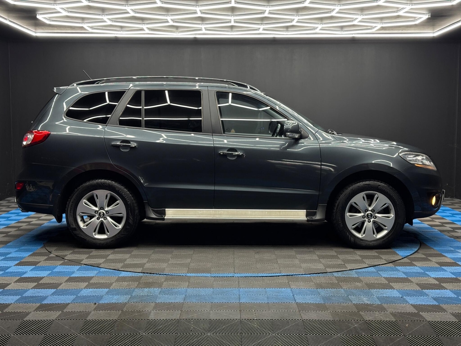 Used Hyundai Santa Fe 2012 for sale - 78058854: Photo 4