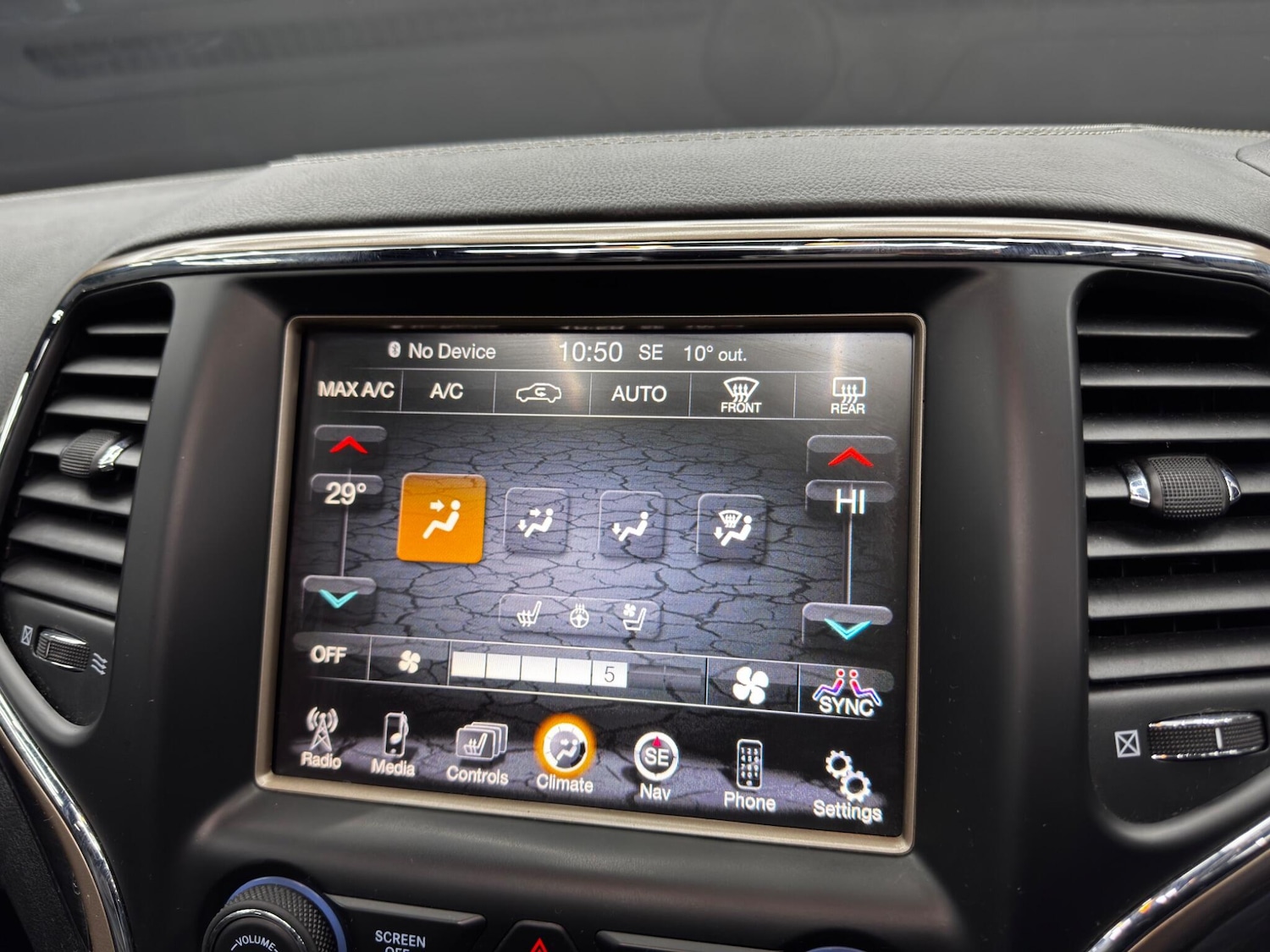 Used Jeep Grand Cherokee 2015 for sale - 76742821: Photo 32