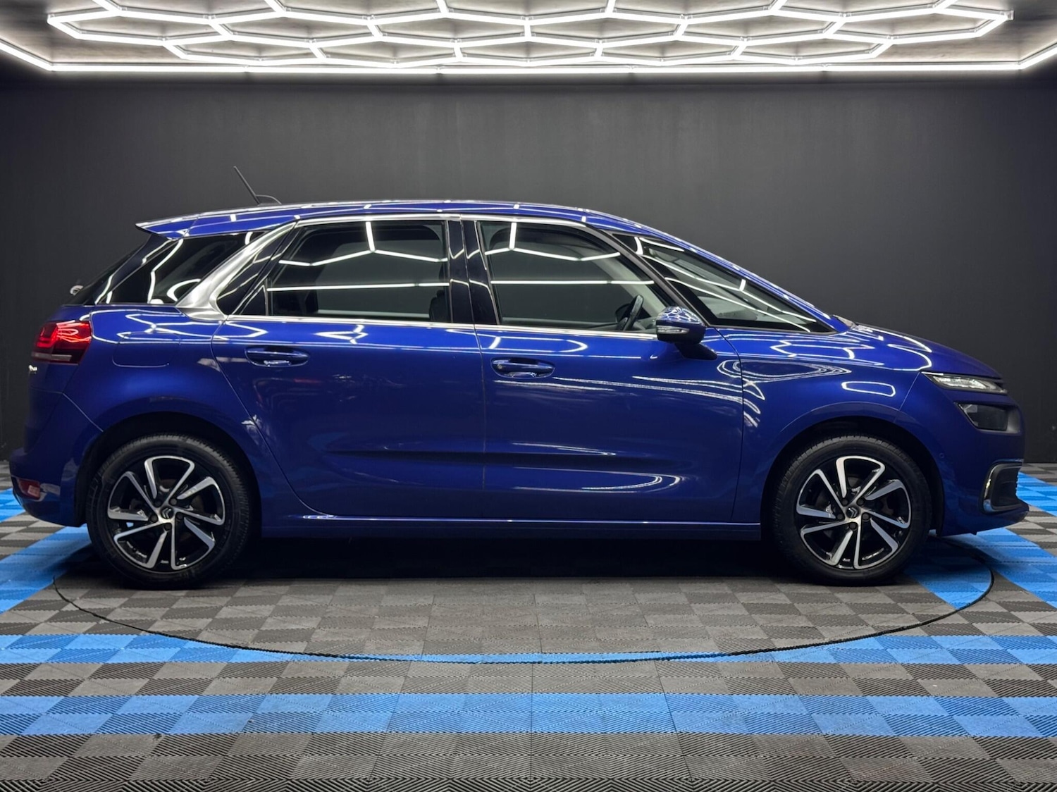 Used Citroen C4 Picasso 2017 for sale - 76832223: Photo 4