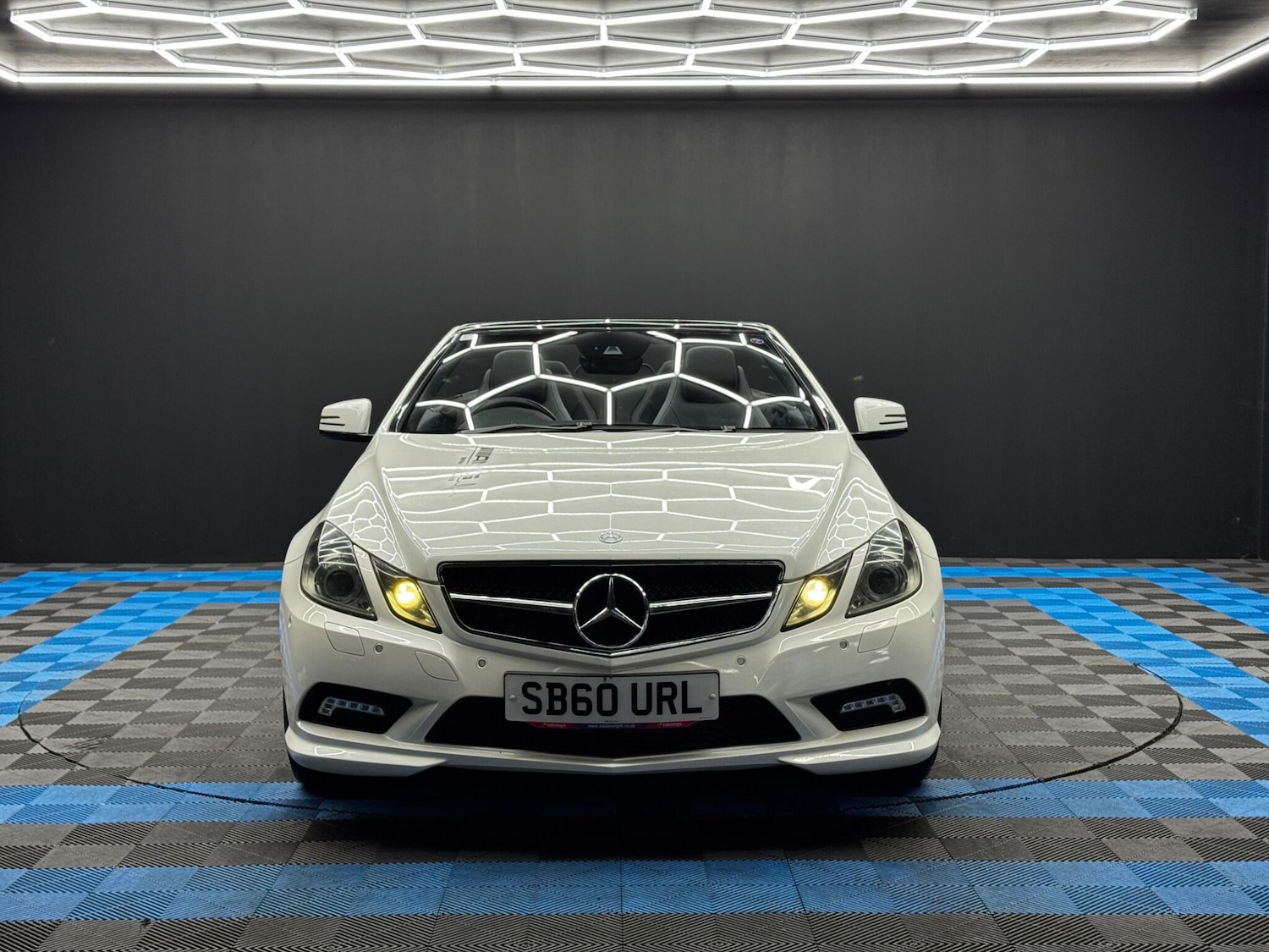 Used Mercedes-Benz E Class 2011 for sale - 76952724: Photo 2