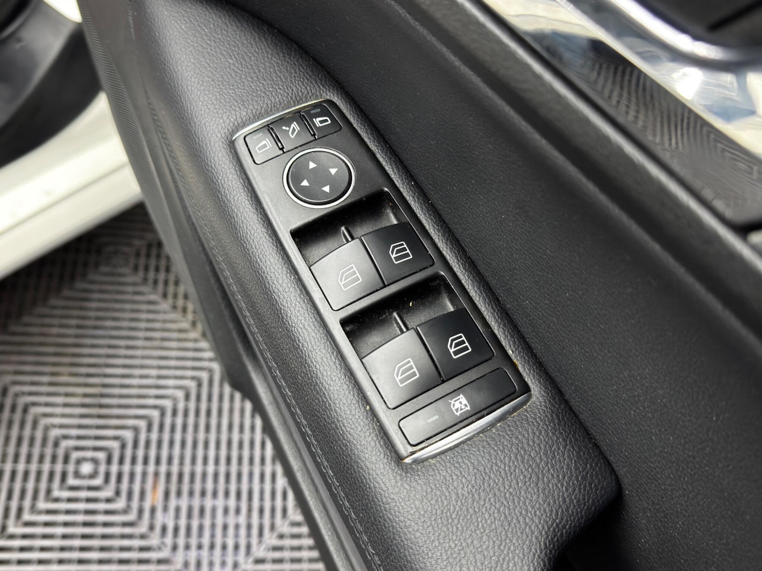 Used Mercedes-Benz E Class 2011 for sale - 76952724: Photo 40