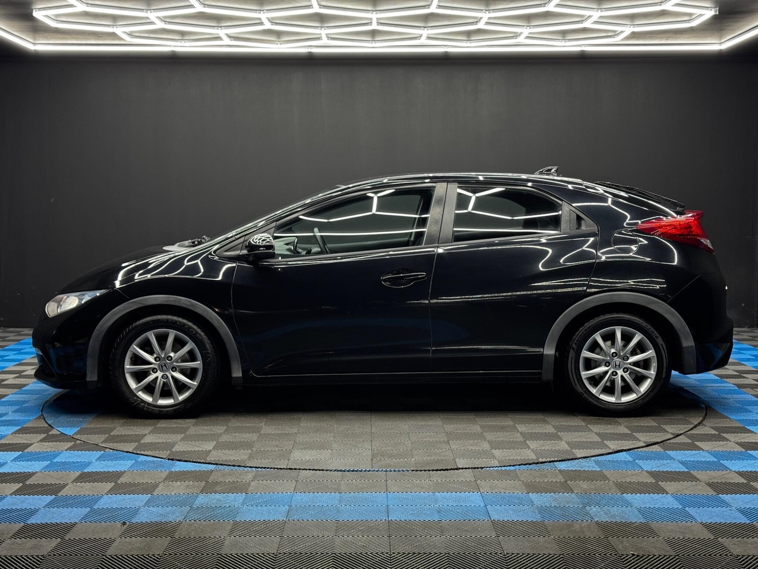 Used Honda Civic for sale - 76994713: Photo 8