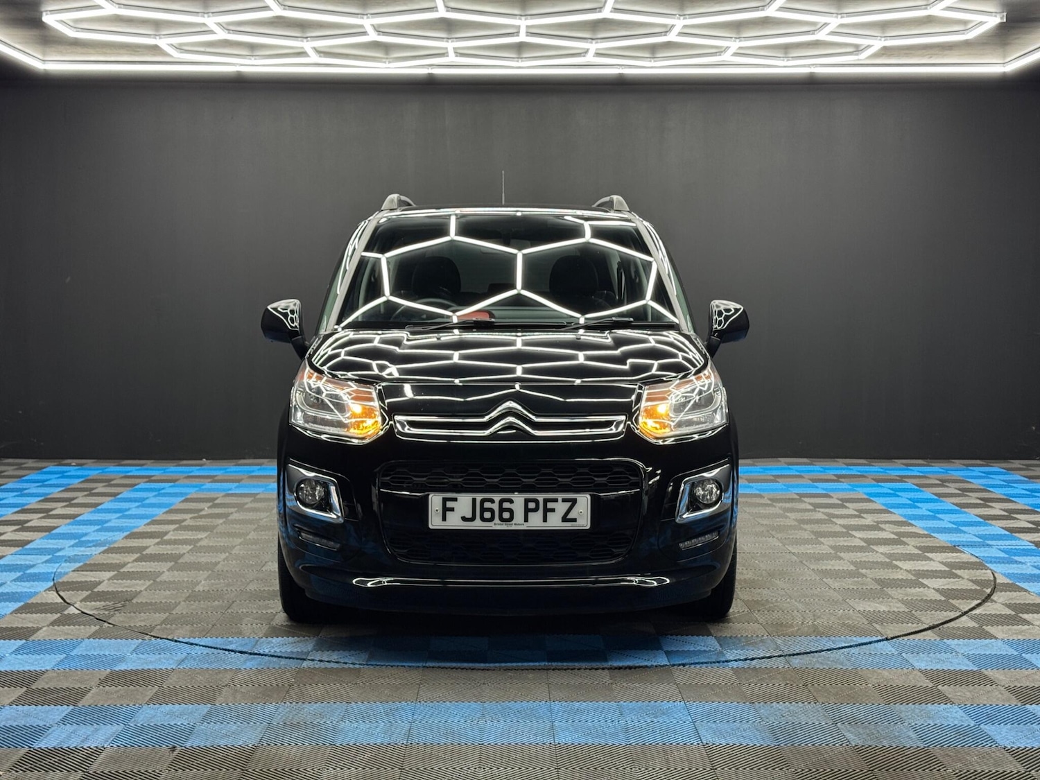 Used Citroen C3 Picasso 2016 for sale - 77939617: Photo 2