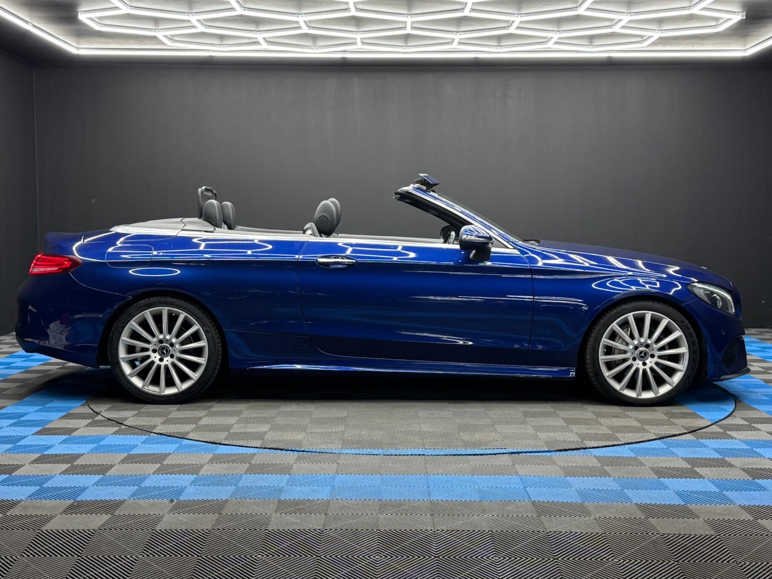 Used Mercedes-Benz C Class 2017 for sale - 76377379: Photo 4