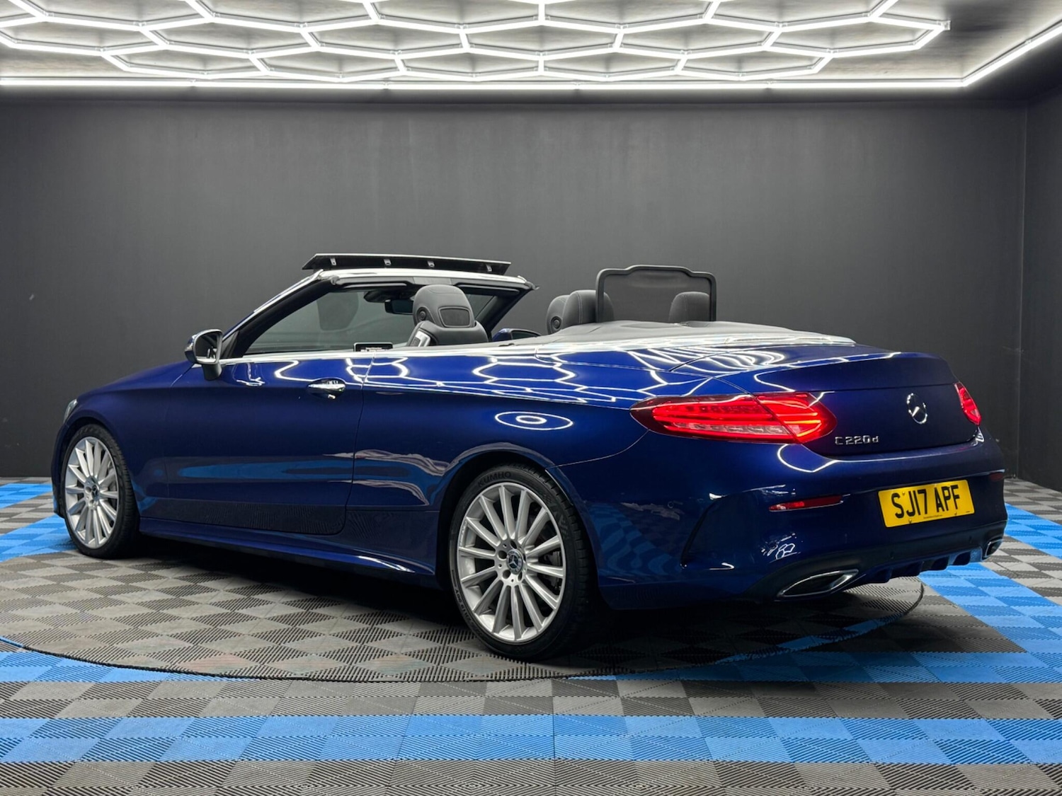 Used Mercedes-Benz C Class 2017 for sale - 76377379: Photo 7