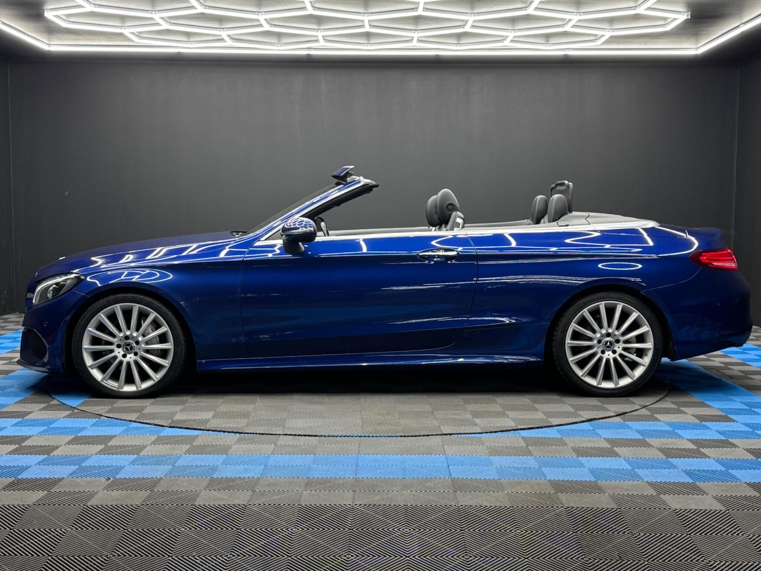 Used Mercedes-Benz C Class 2017 for sale - 76377379: Photo 8