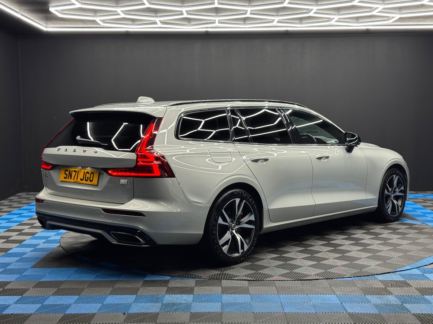 Used Volvo V60 2021 for sale - 77098209: Photo 5