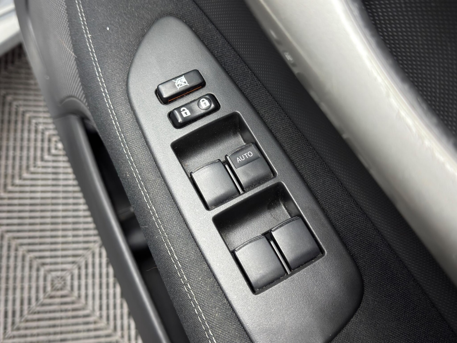 Used Toyota Auris 2009 for sale - 77351810: Photo 30