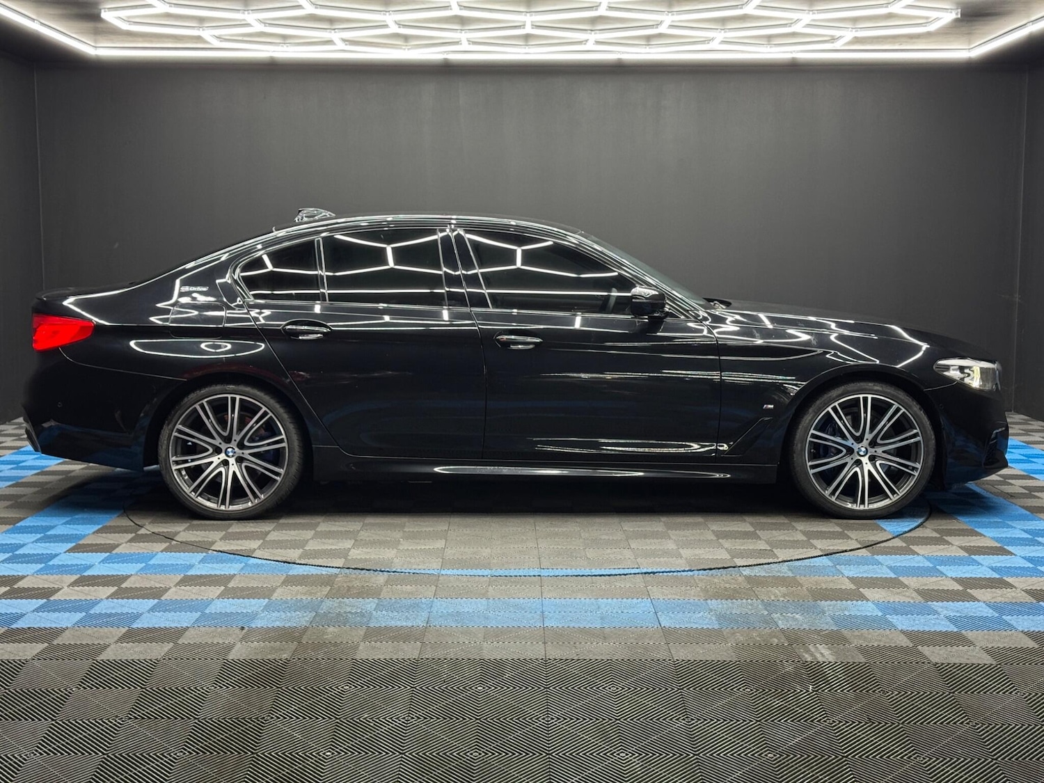 Used BMW 5 Series 2017 for sale - 77549731: Photo 4