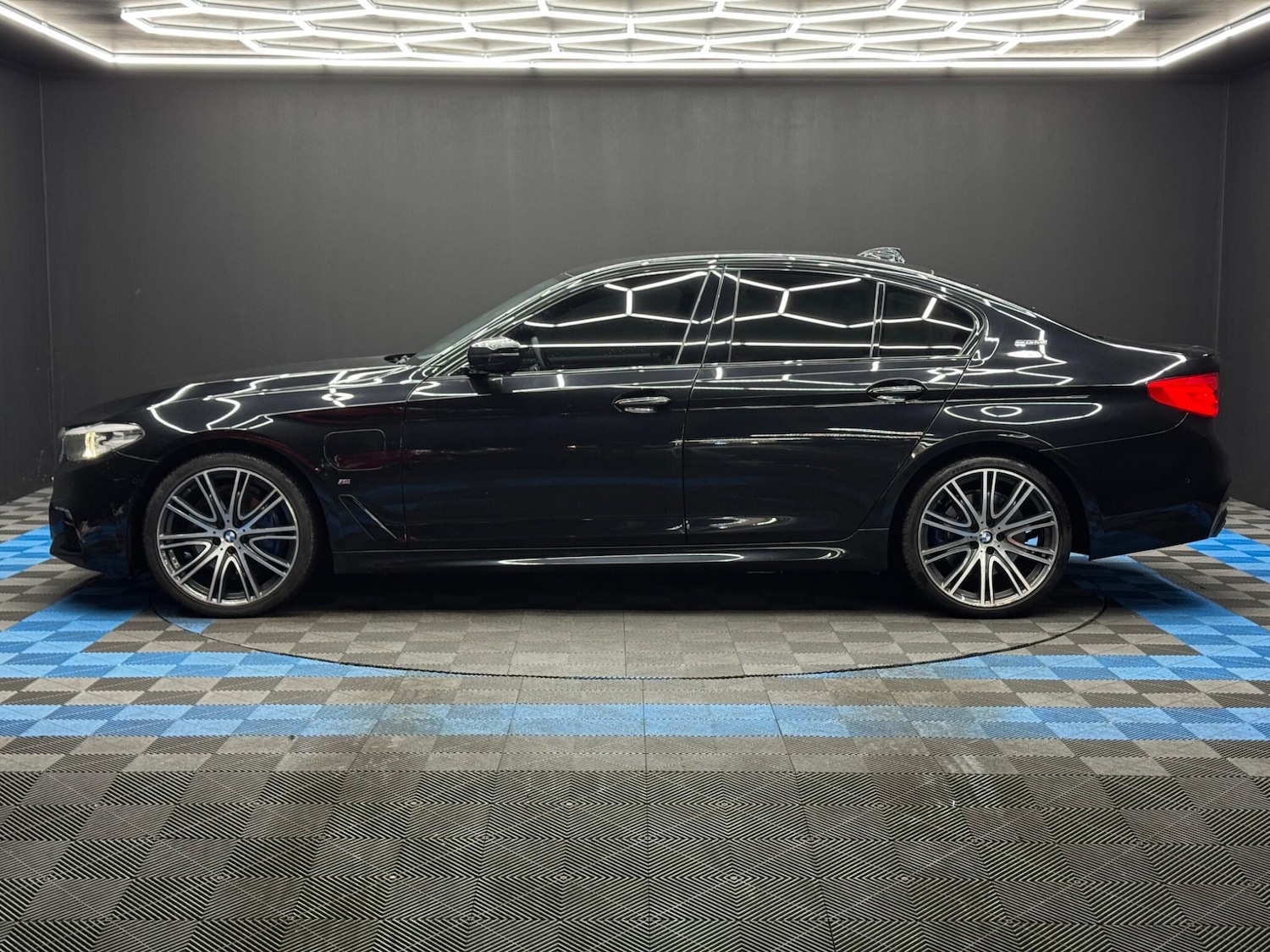 Used BMW 5 Series 2017 for sale - 77549731: Photo 8