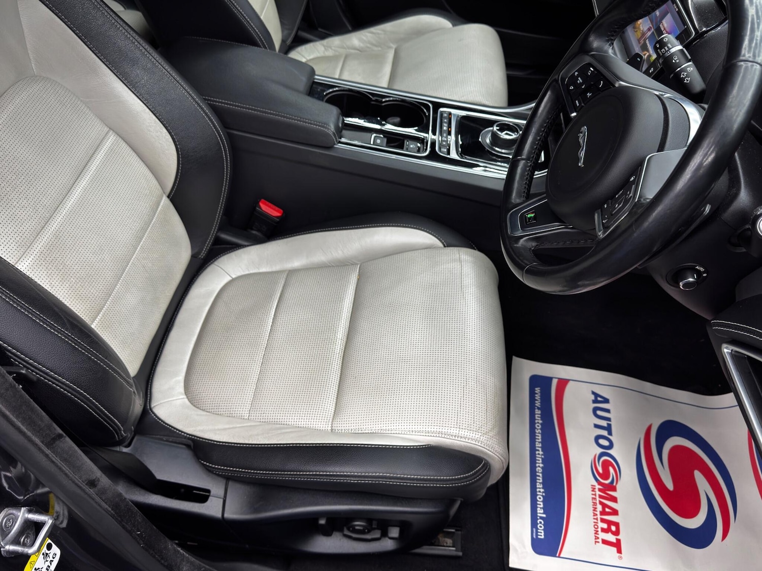 Used Jaguar XE 2017 for sale - 76620514: Photo 13