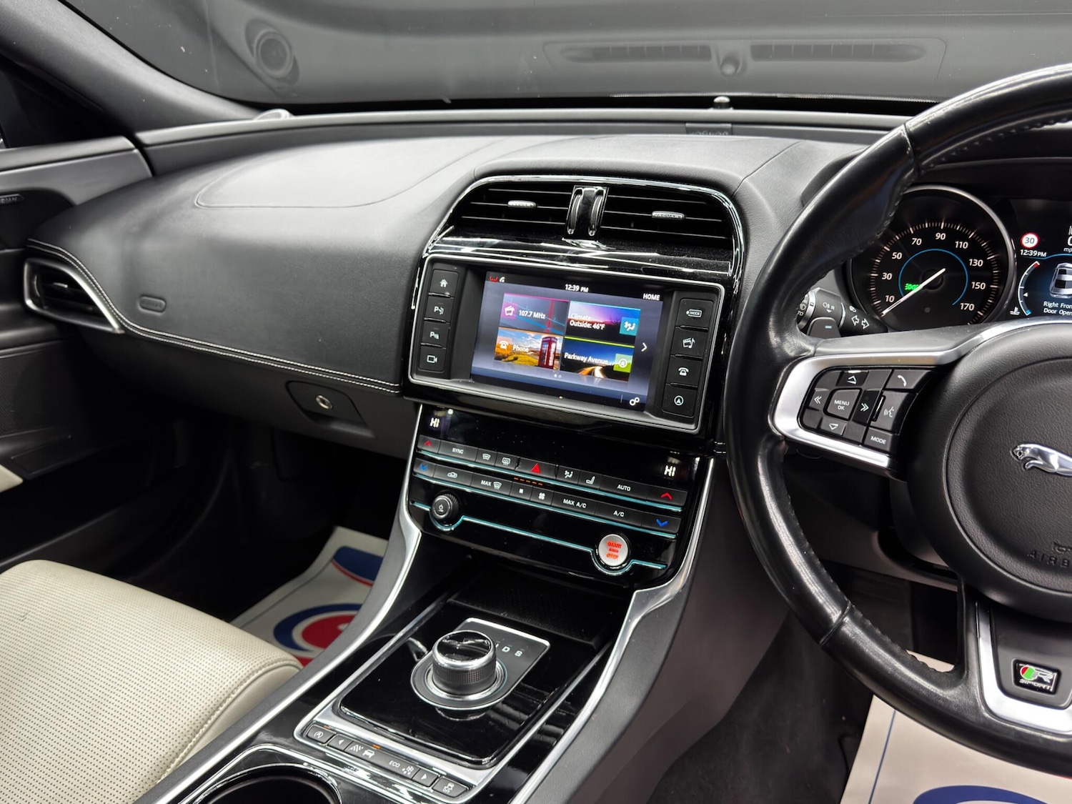 Used Jaguar XE 2017 for sale - 76620514: Photo 23