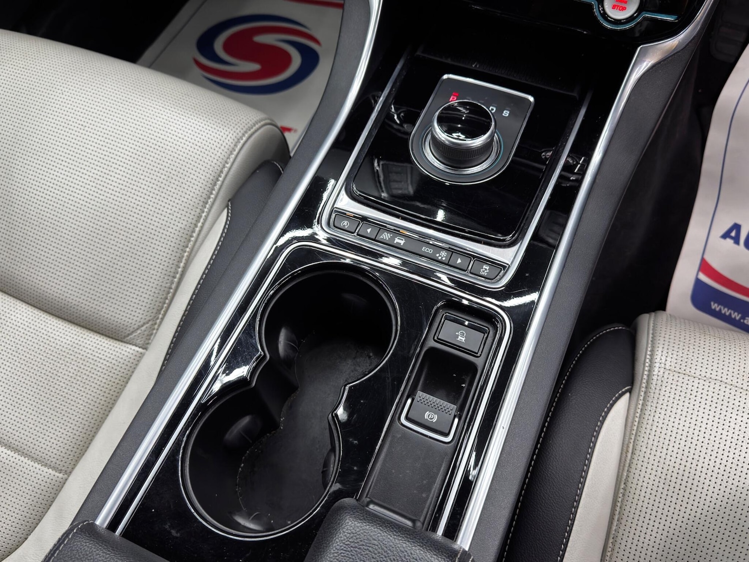 Used Jaguar XE 2017 for sale - 76620514: Photo 24