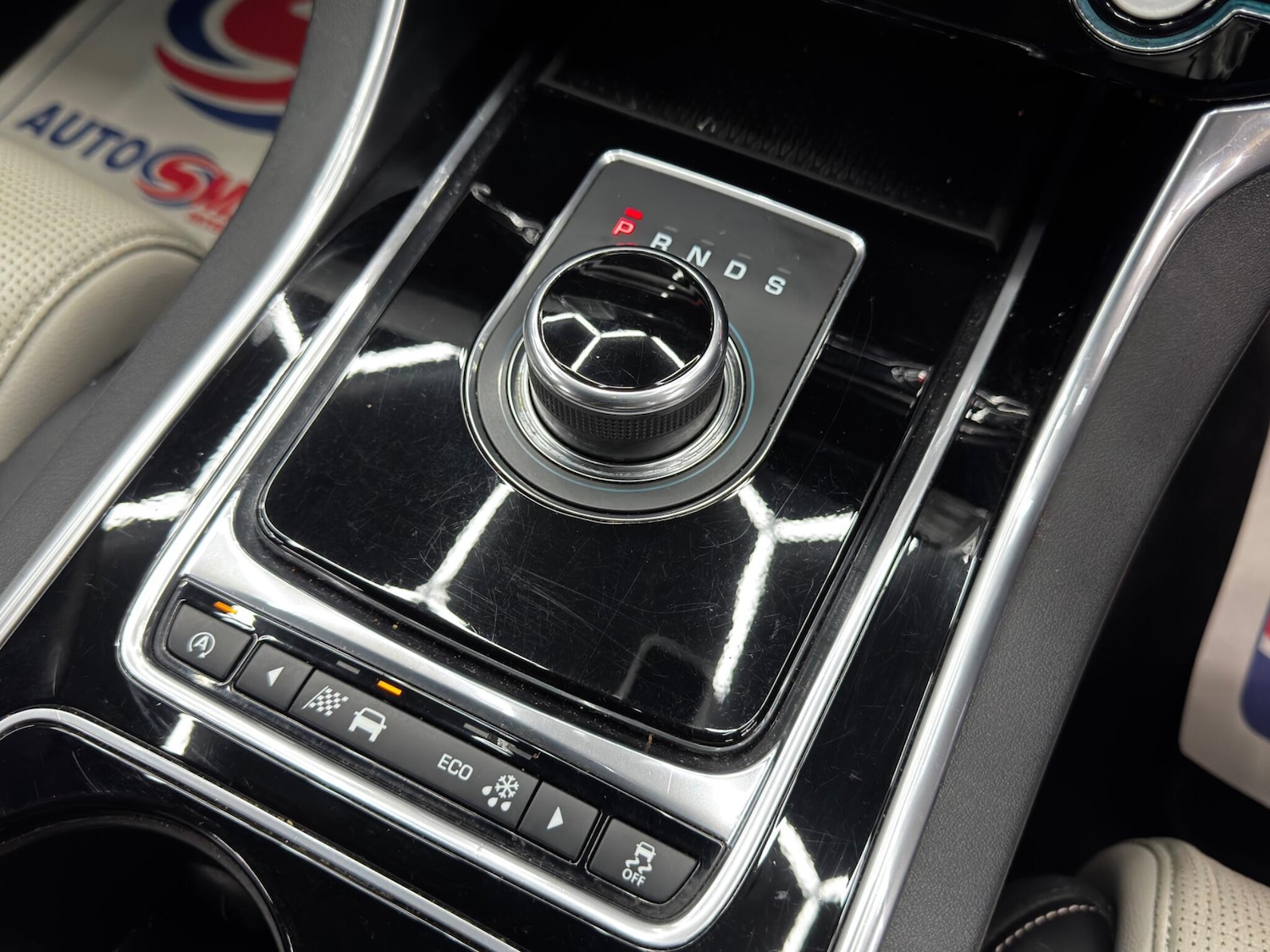 Used Jaguar XE 2017 for sale - 76620514: Photo 25