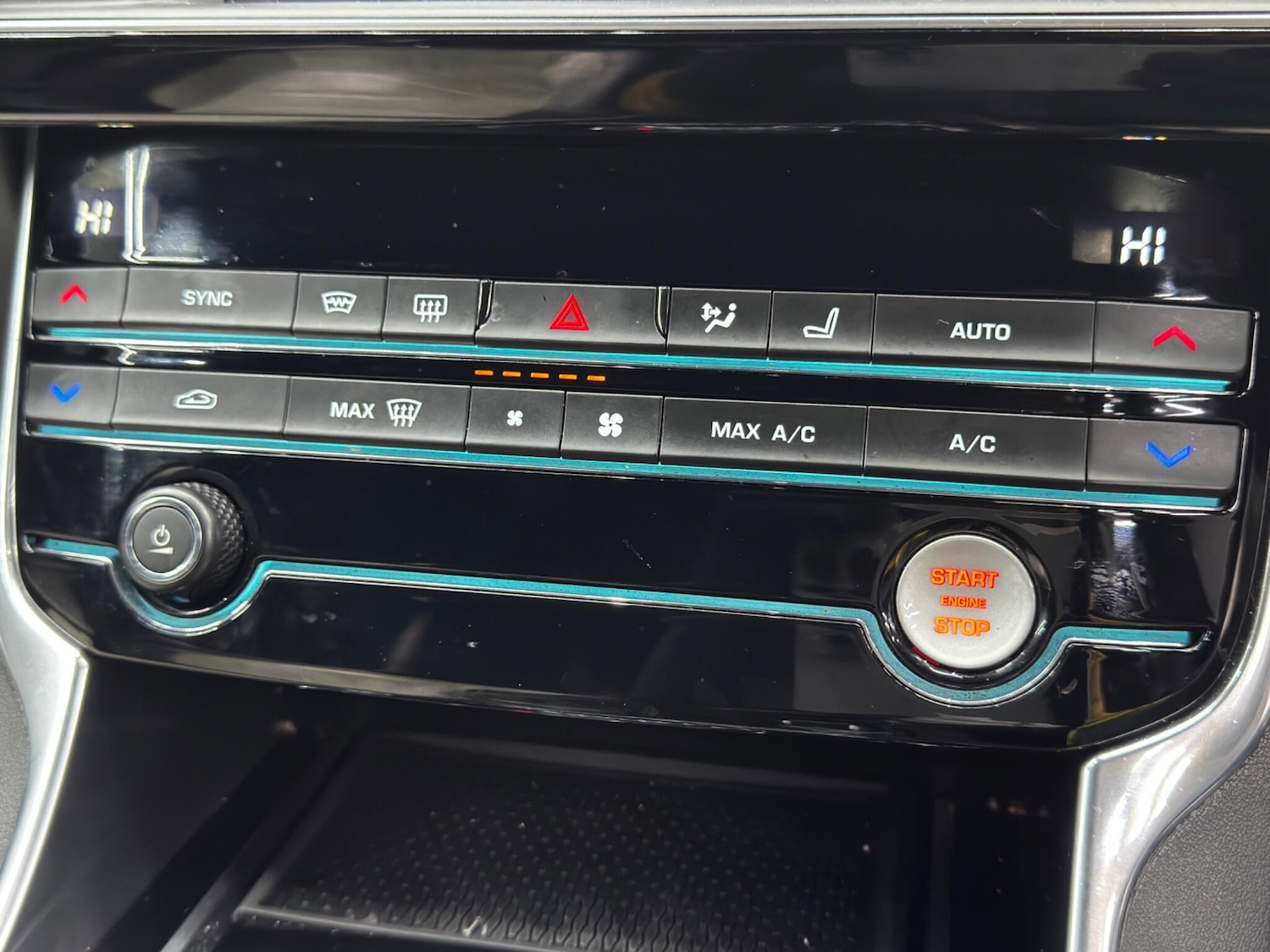 Used Jaguar XE 2017 for sale - 76620514: Photo 26