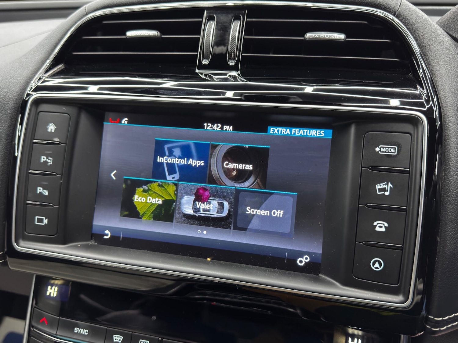 Used Jaguar XE 2017 for sale - 76620514: Photo 28