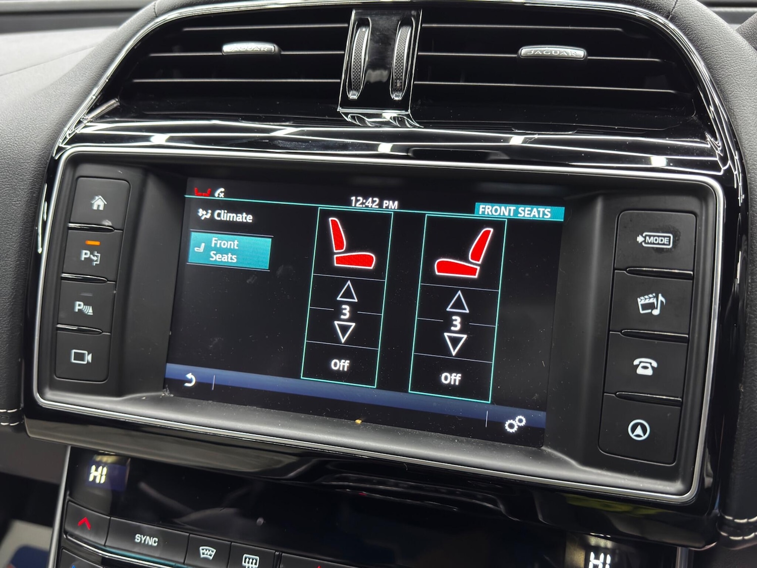 Used Jaguar XE 2017 for sale - 76620514: Photo 32