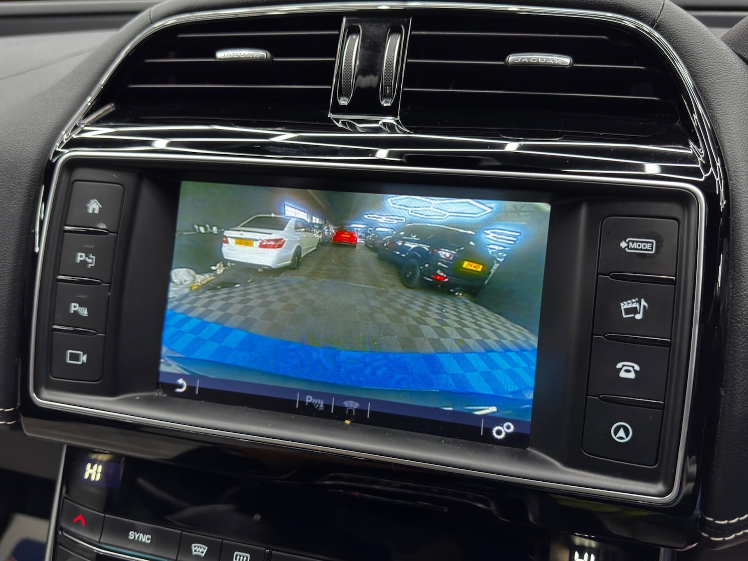 Used Jaguar XE 2017 for sale - 76620514: Photo 33