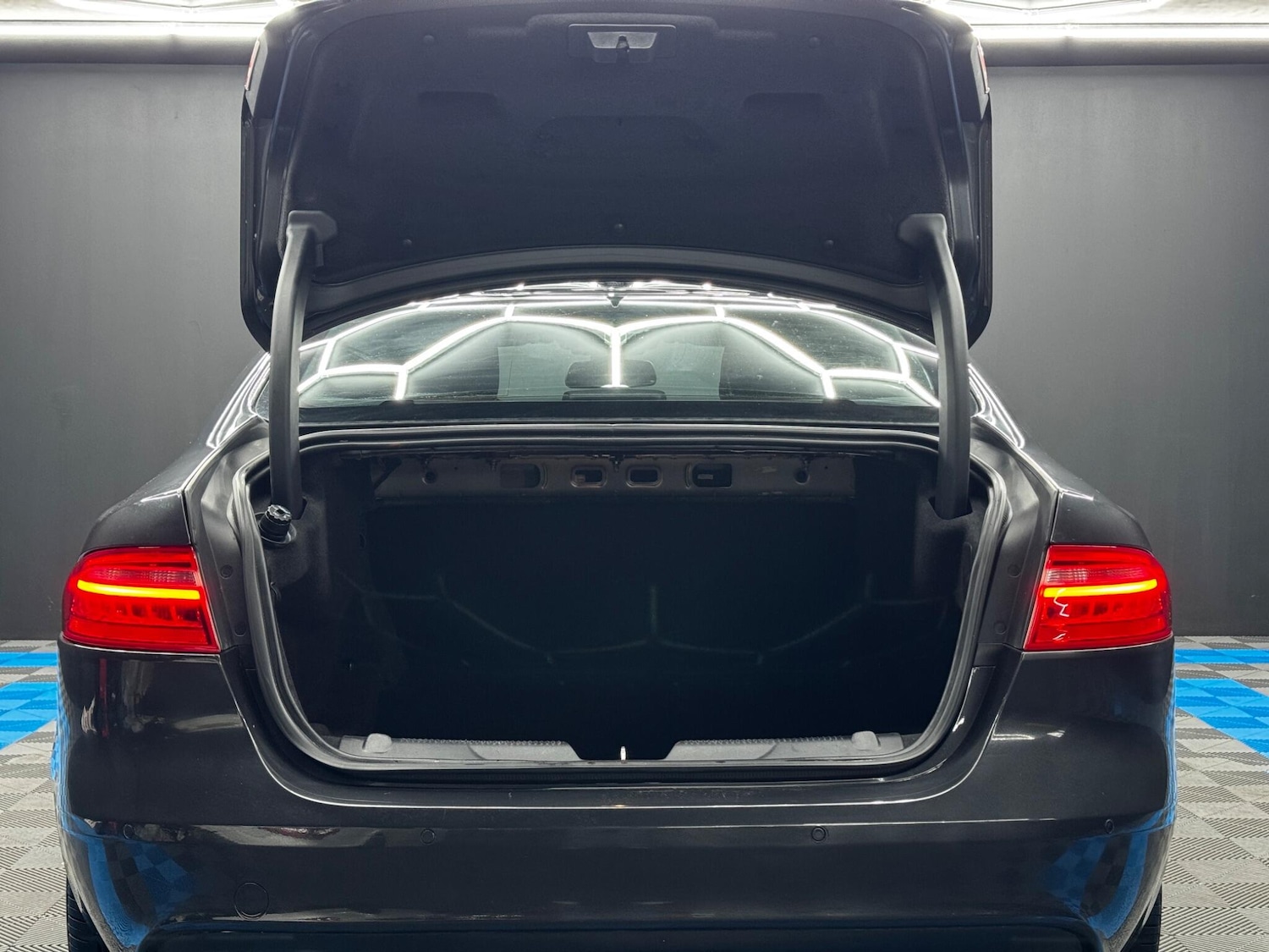 Used Jaguar XE 2017 for sale - 76620514: Photo 35