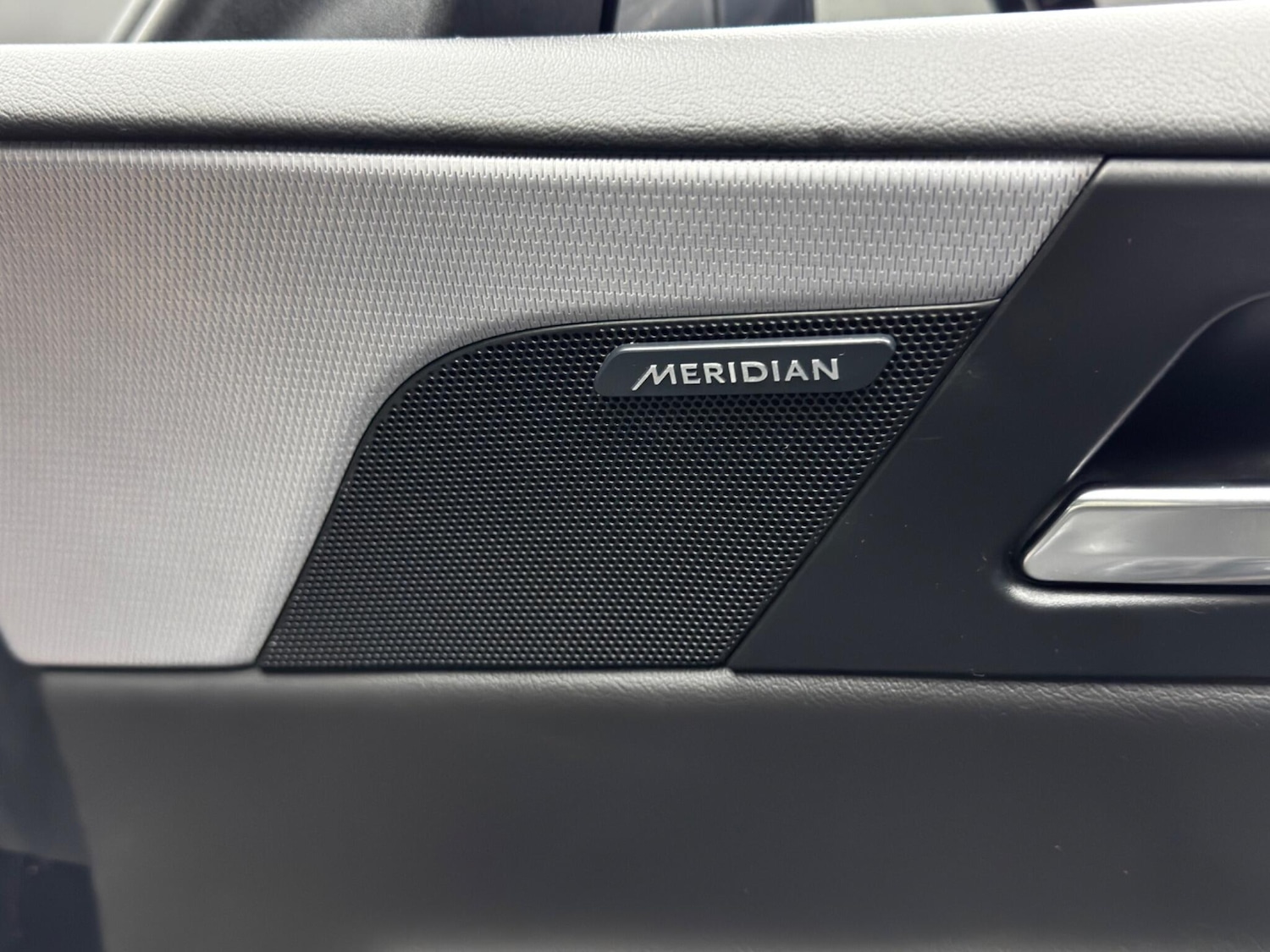 Used Jaguar XE 2017 for sale - 76620514: Photo 38