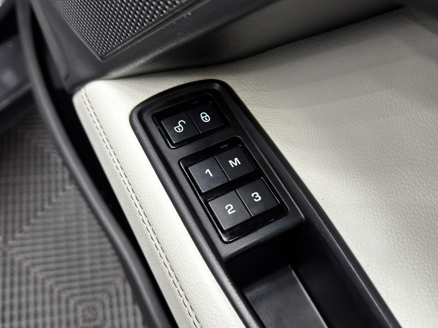 Used Jaguar XE 2017 for sale - 76620514: Photo 39