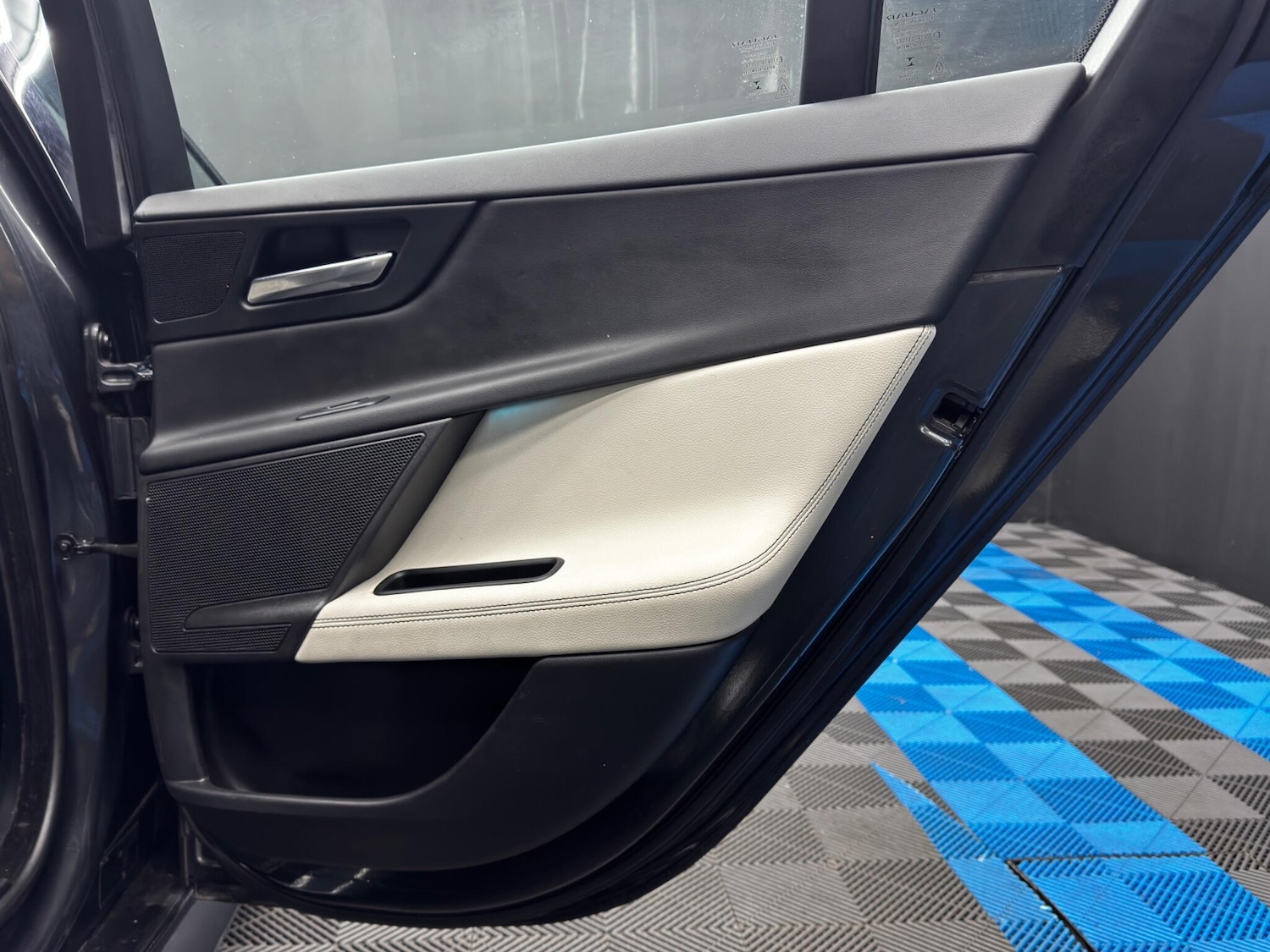 Used Jaguar XE 2017 for sale - 76620514: Photo 41