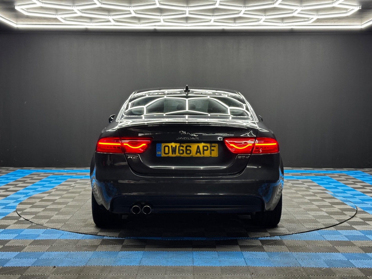 Used Jaguar XE 2017 for sale - 76620514: Photo 6