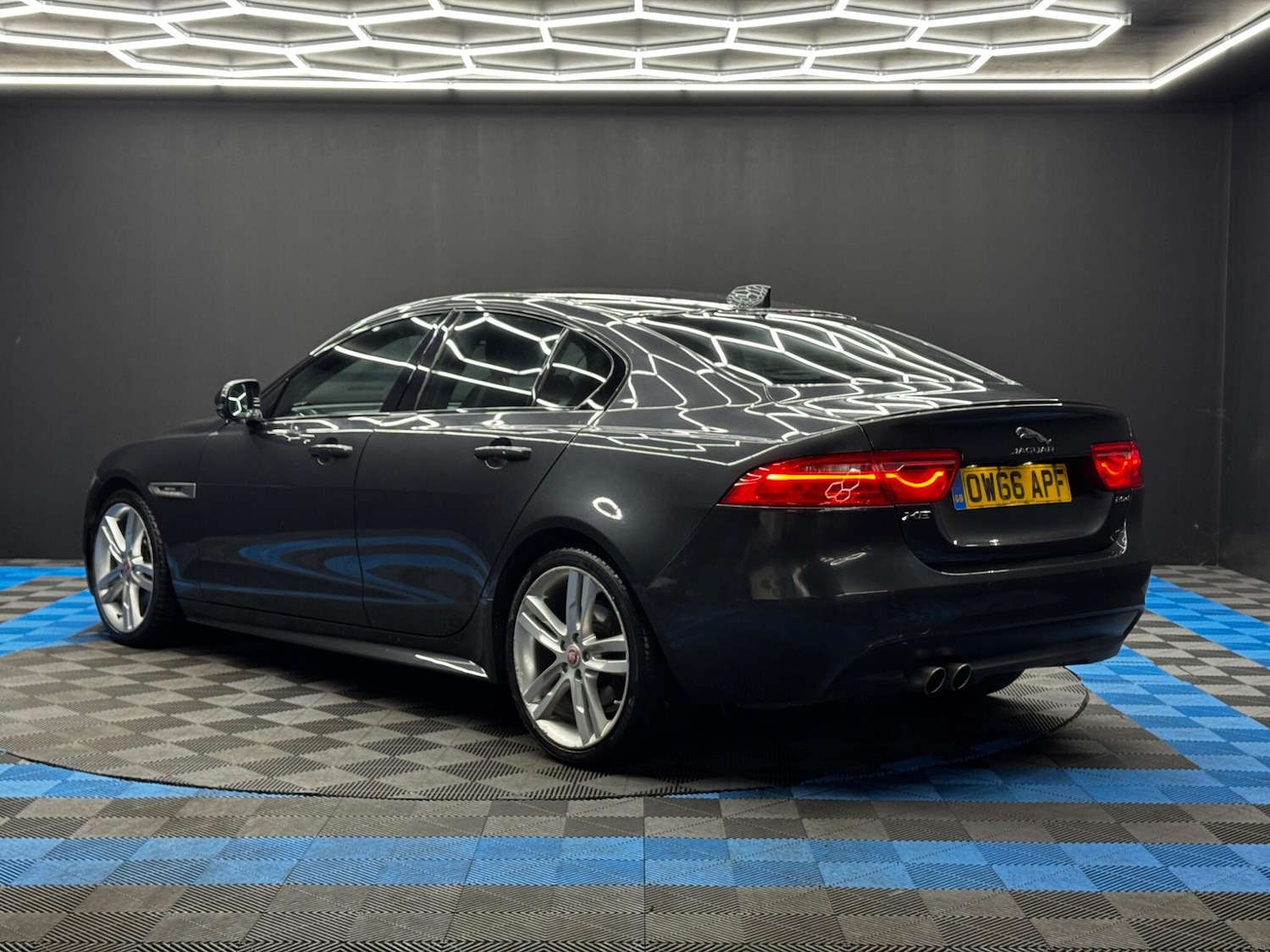 Used Jaguar XE 2017 for sale - 76620514: Photo 7