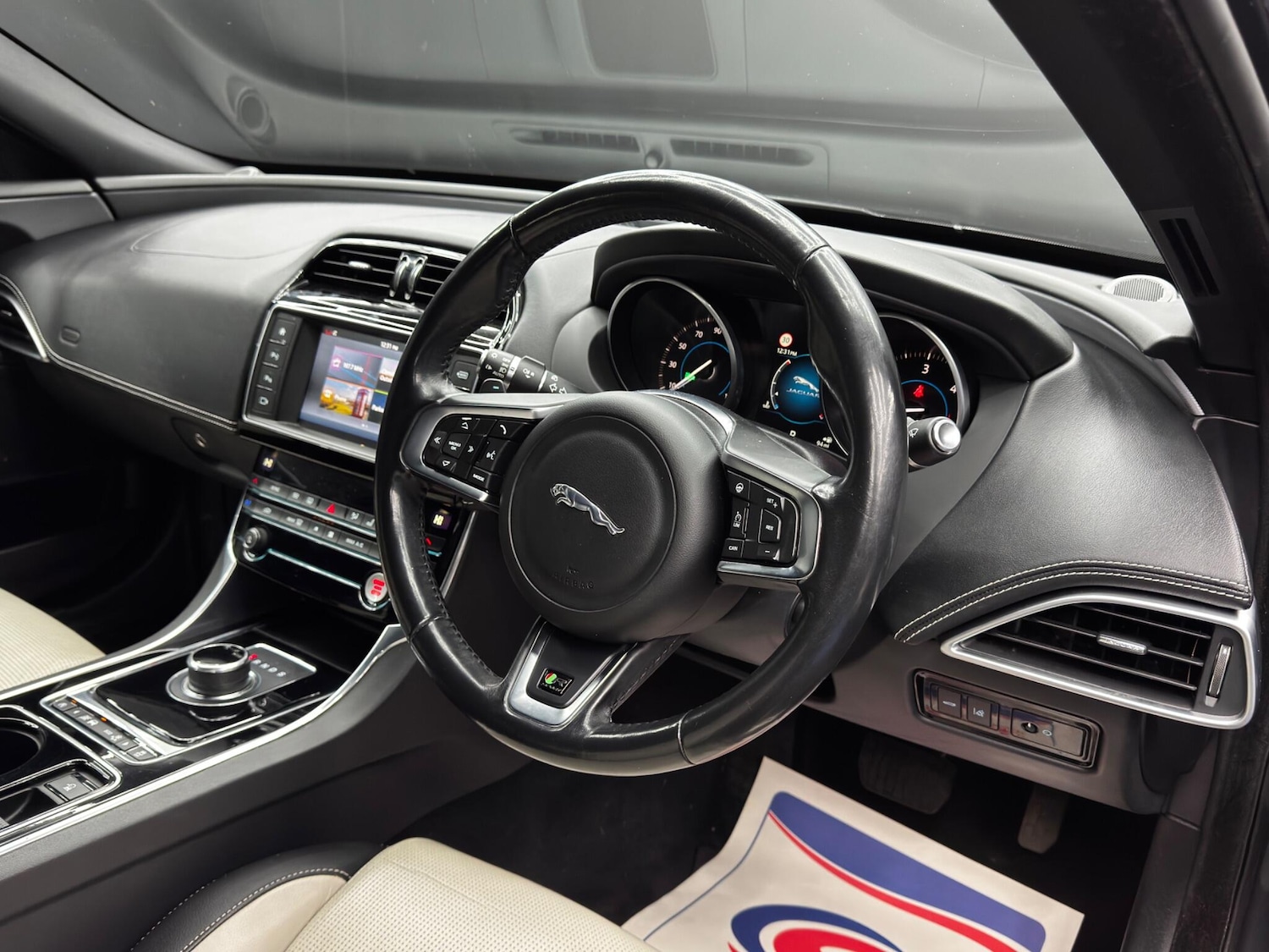 Used Jaguar XE 2017 for sale - 76620514: Photo 9