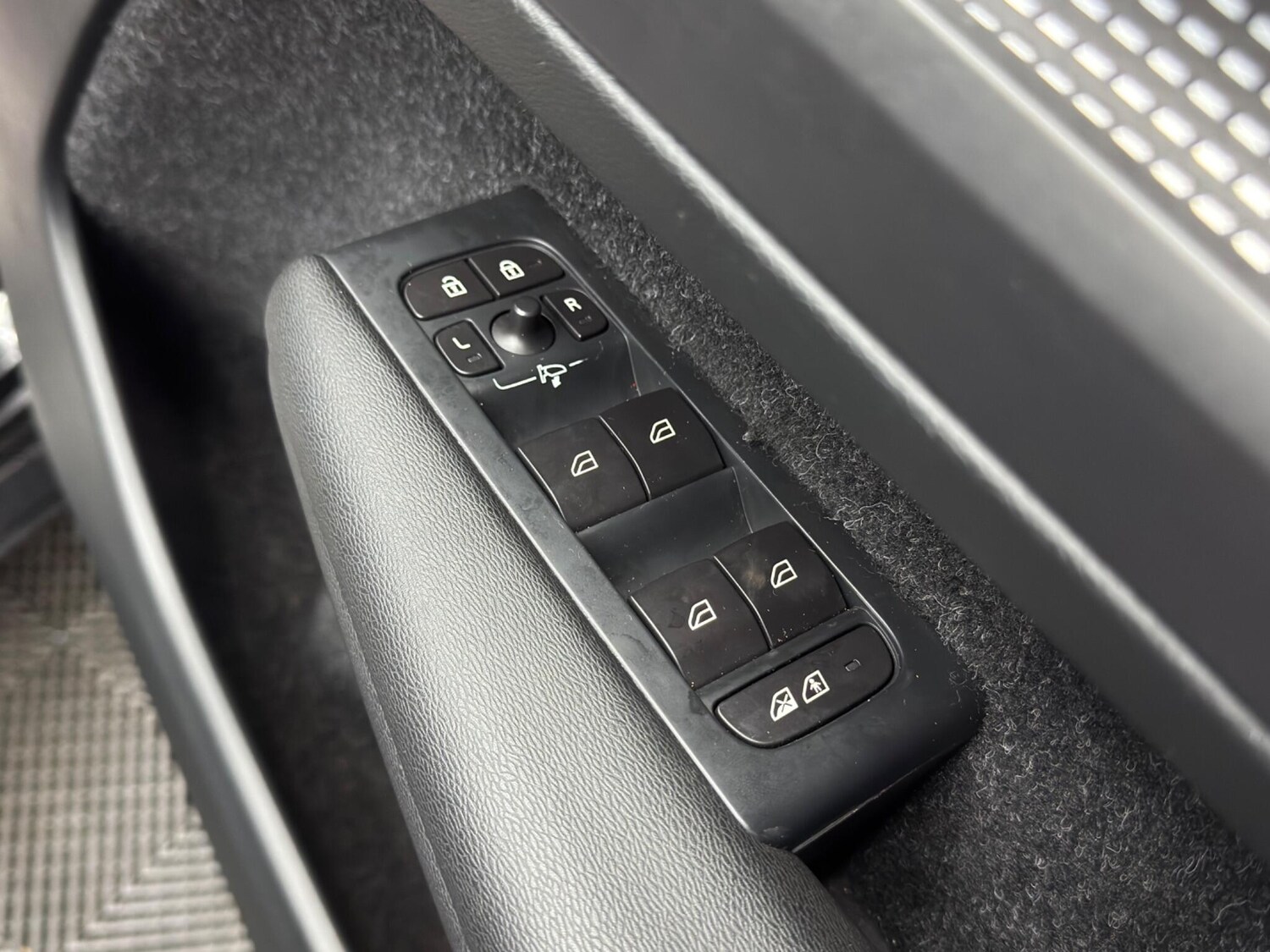 Used Volvo XC40 2019 for sale - 77484256: Photo 40