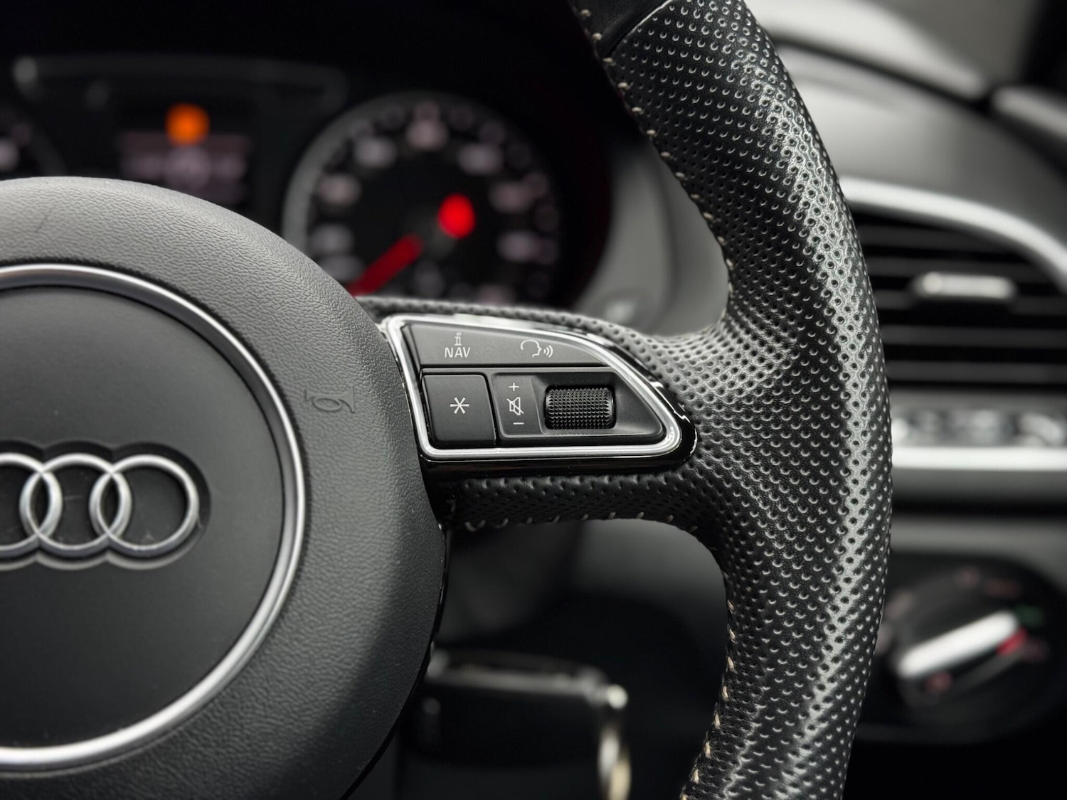 Used Audi Q3 2017 for sale - 76715410: Photo 21