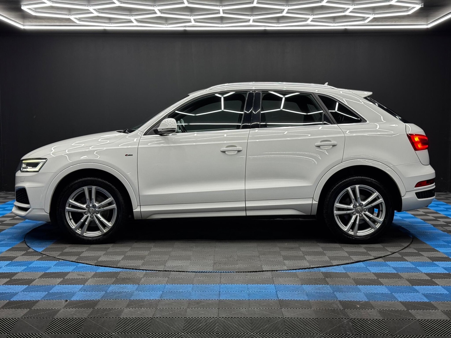 Used Audi Q3 2017 for sale - 76715410: Photo 8