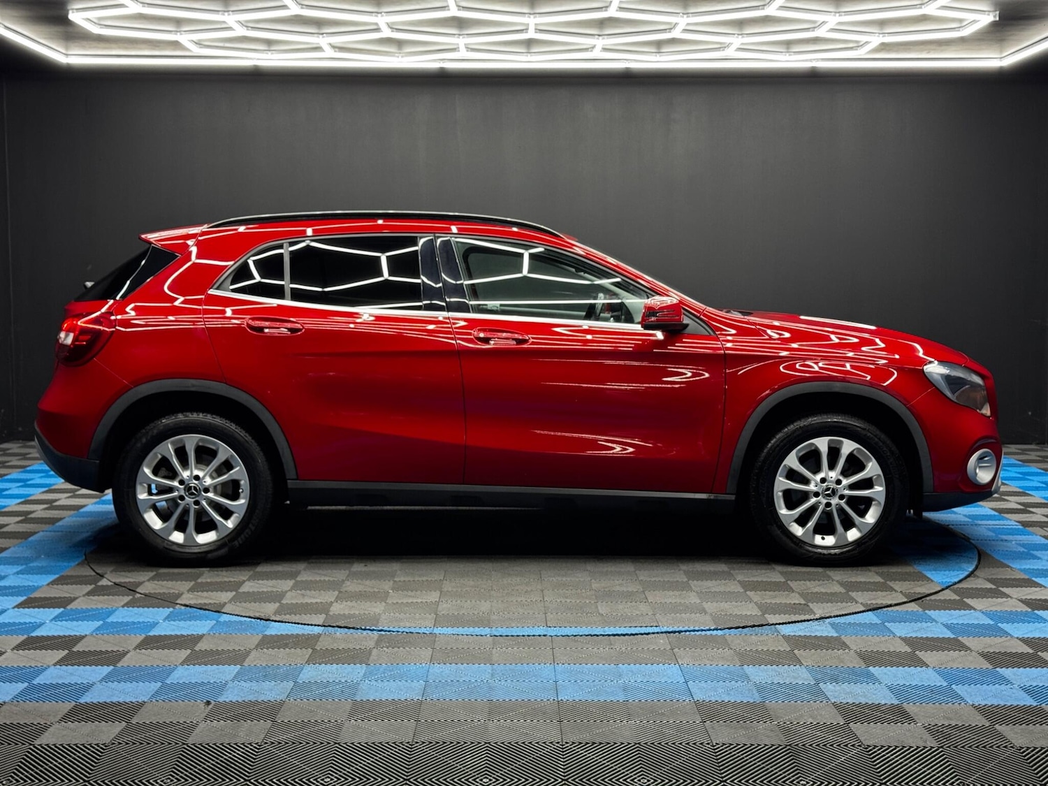 Used Mercedes-Benz GLA 2018 for sale - 76965257: Photo 4