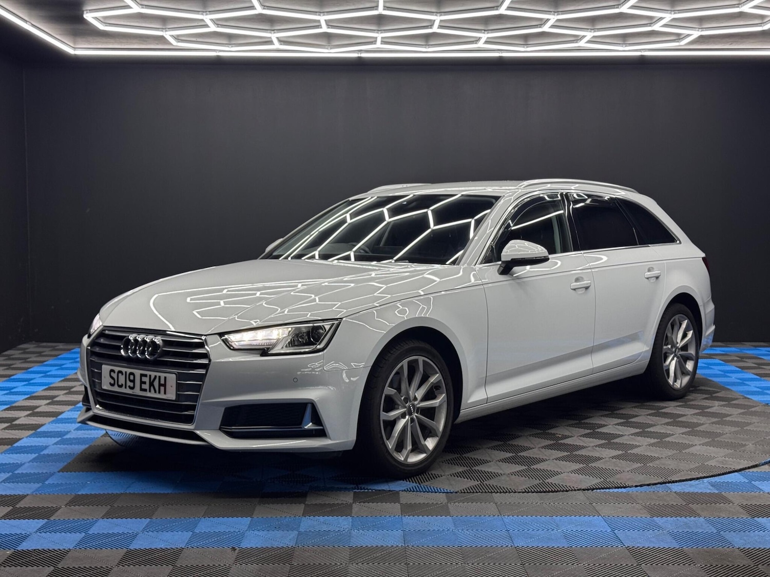 Used Audi A4 2019 for sale - 76522010: Photo 3