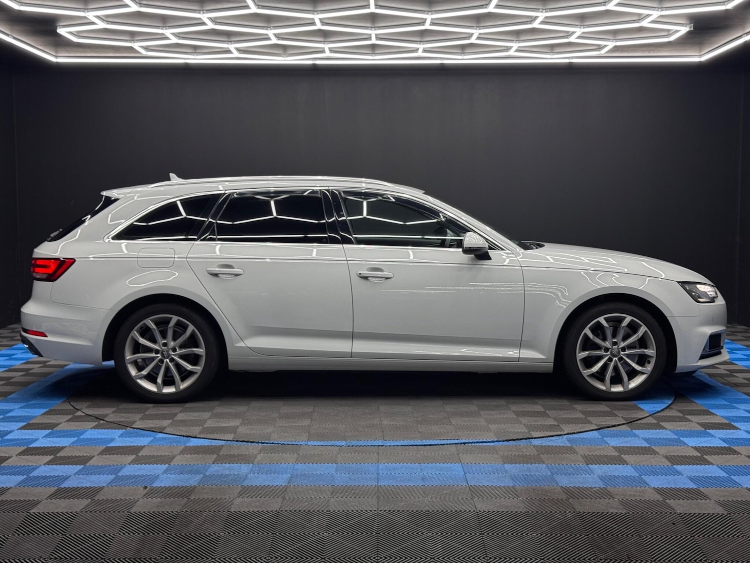 Used Audi A4 2019 for sale - 76522010: Photo 4