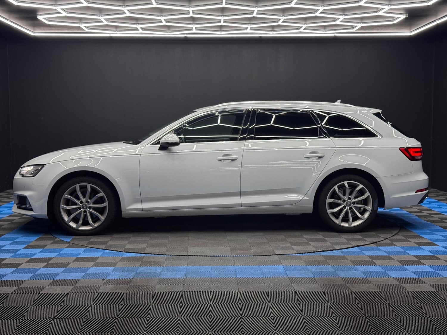 Used Audi A4 2019 for sale - 76522010: Photo 8