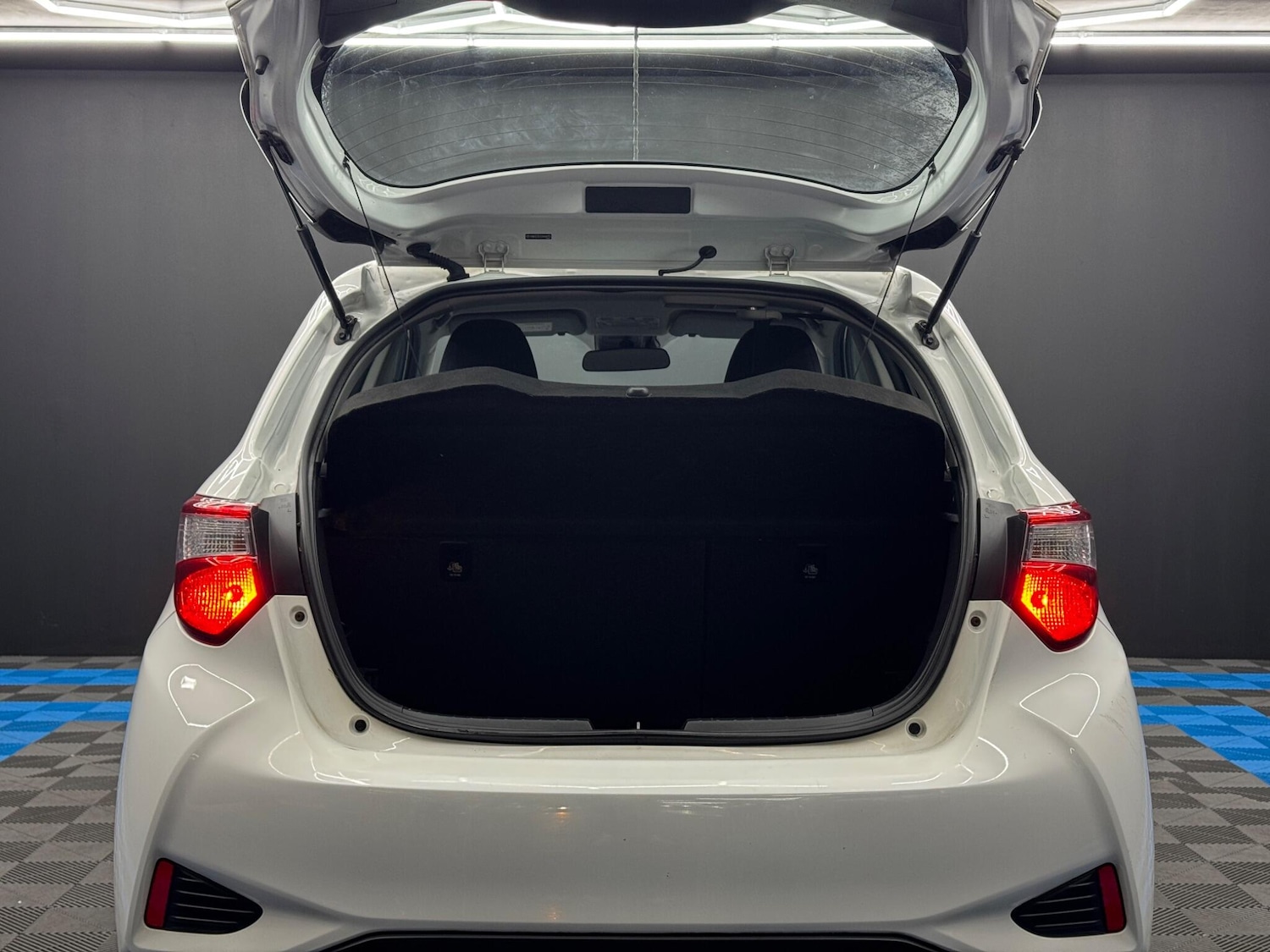 Used Toyota Yaris 2020 for sale - 77156169: Photo 31