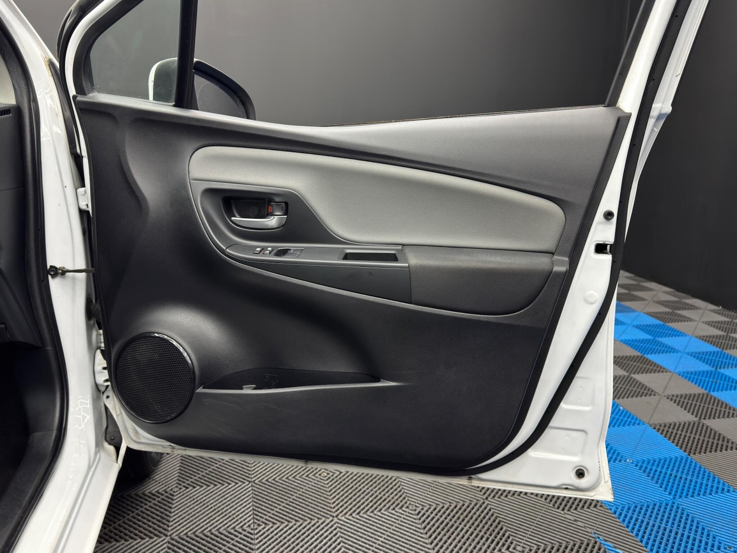 Used Toyota Yaris 2020 for sale - 77156169: Photo 32