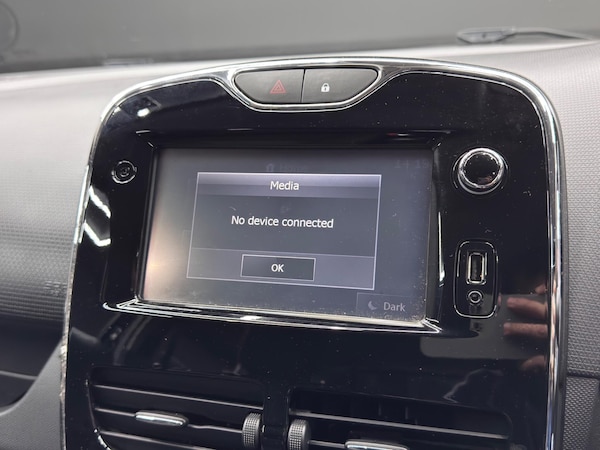 Used Renault Clio 2014 for sale - 76239210: Photo 29