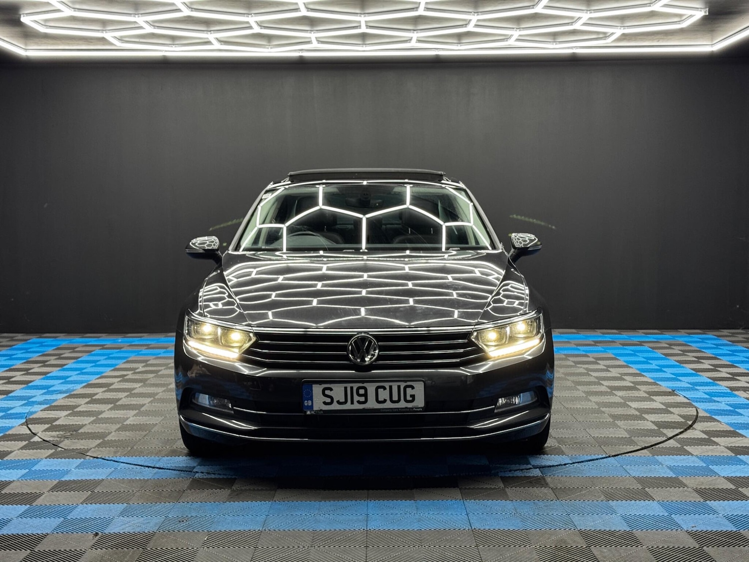 Used Volkswagen Passat 2019 for sale - 76850043: Photo 2