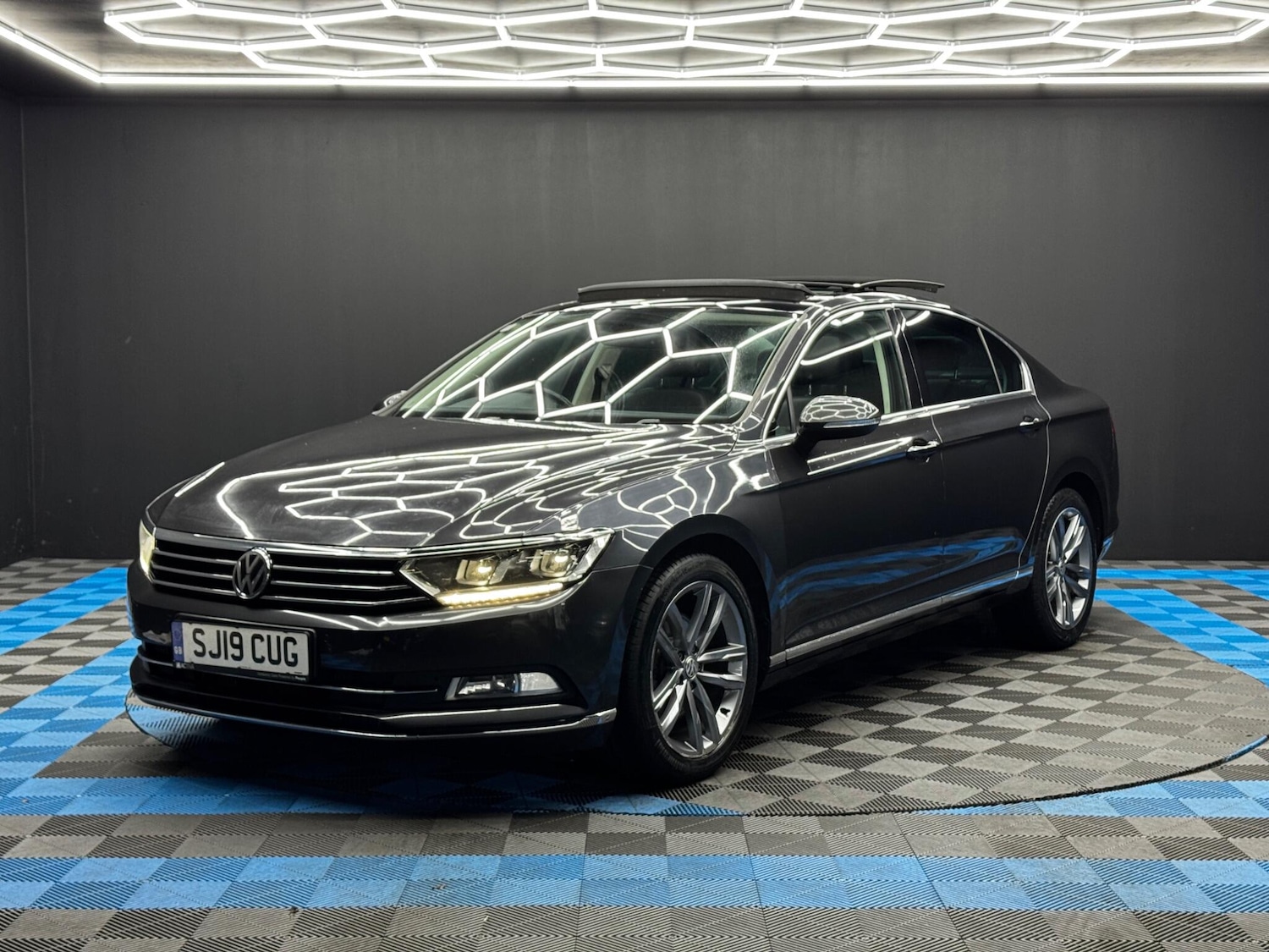 Used Volkswagen Passat 2019 for sale - 76850043: Photo 3