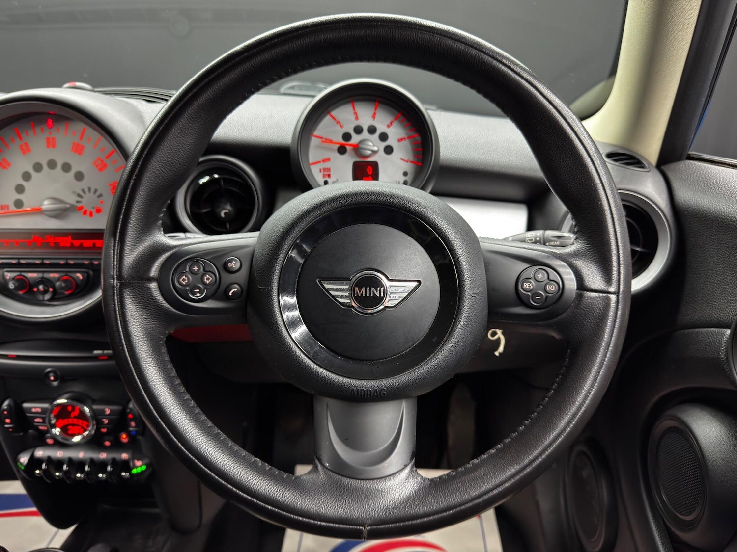 Used MINI Hatch 2011 for sale - 76965328: Photo 18